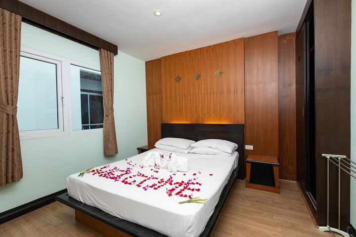 Room 9 of 80
