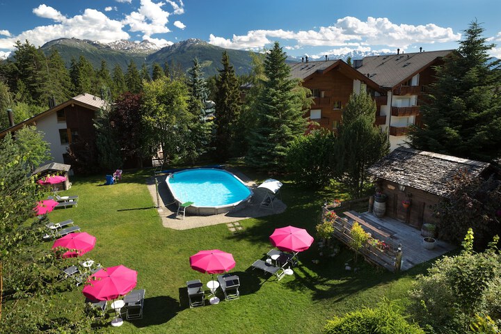 Hotel Pool