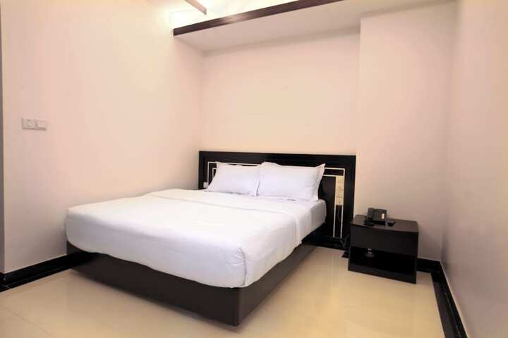 Room 6 of 17