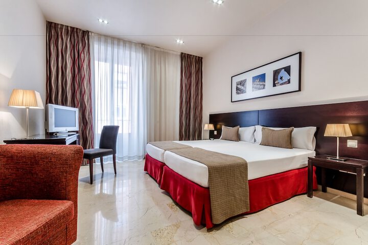 Room 6 of 26