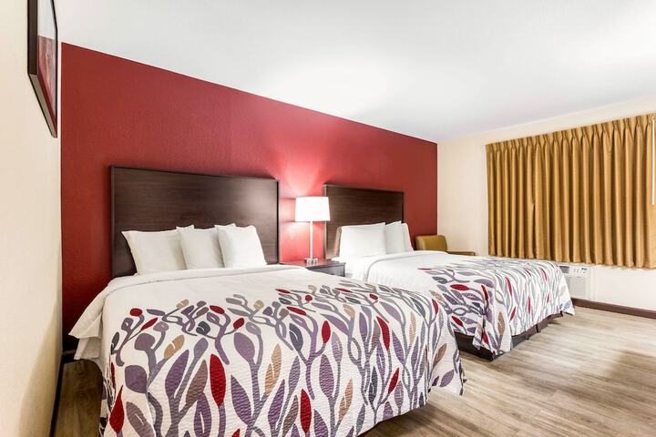 2 Queen Beds (6 of 7)