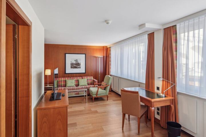 Room 42 of 93