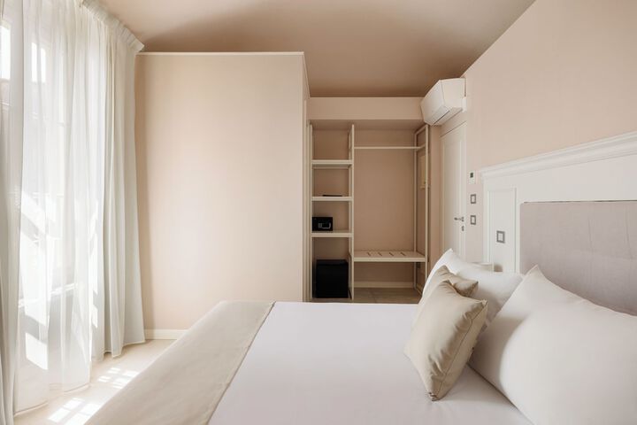Room 7 of 32