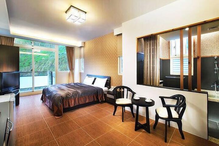 Room 6 of 22