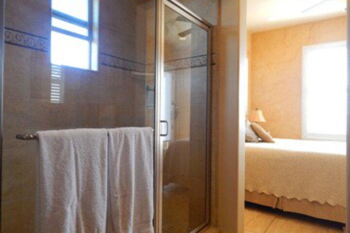 Room 9 of 33