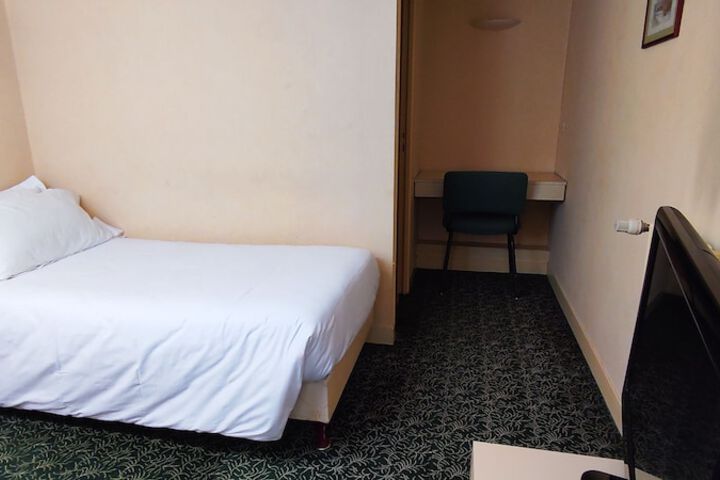 Room 34 of 86