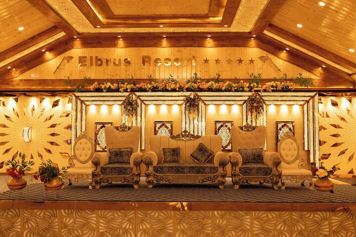 Ballroom/Hall 76 of 91