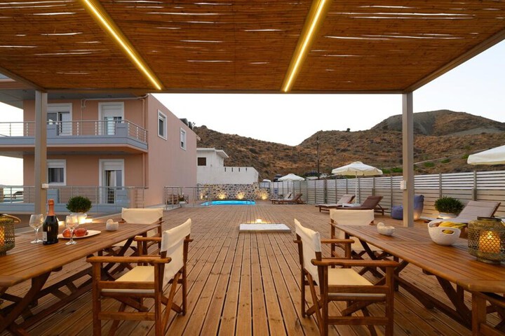 Terrace/Patio 11 of 33