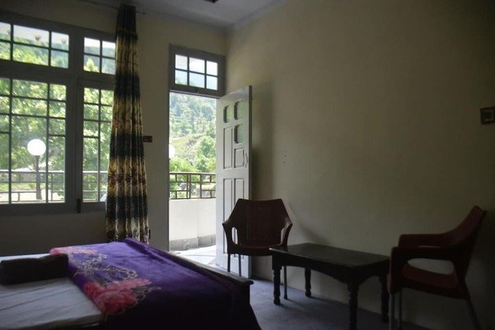 Room 4 of 34