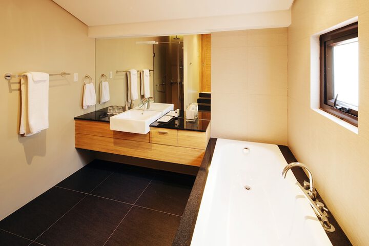 Room 25 of 46
