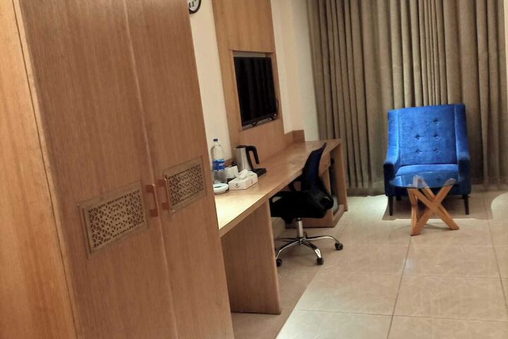 Room 8 of 75