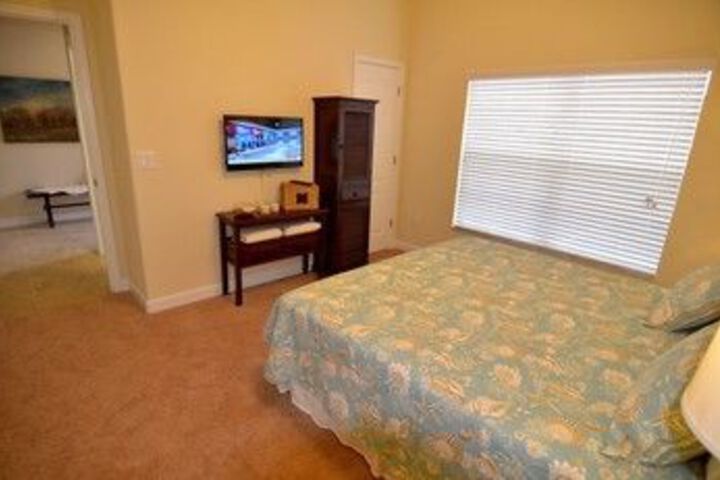 Room 11 of 33