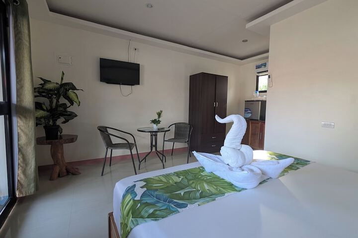 Room 6 of 12
