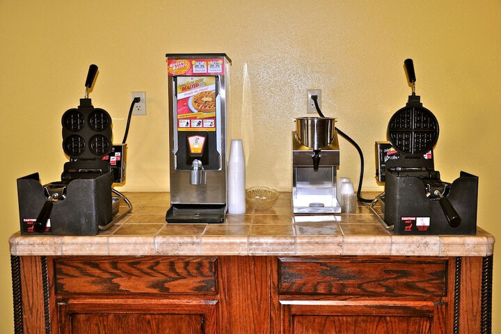 Breakfast/Coffee Service 26 of 35