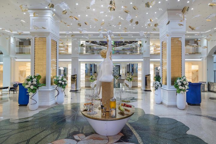 Entrance & Lobby