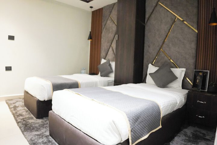 Room 9 of 23