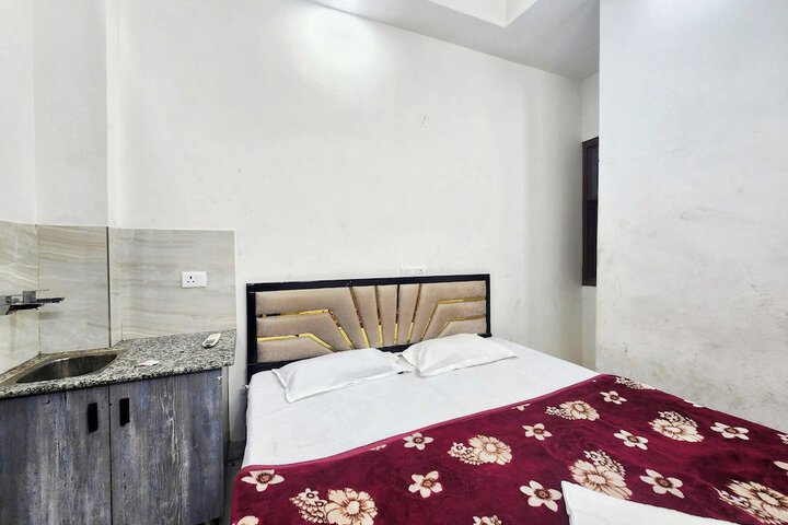 Room 12 of 28