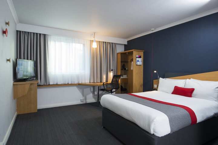 Room 35 of 77