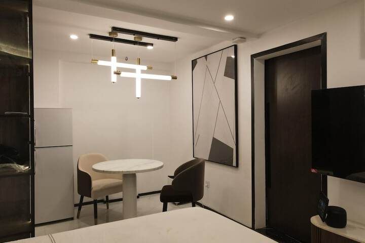 Room 4 of 30