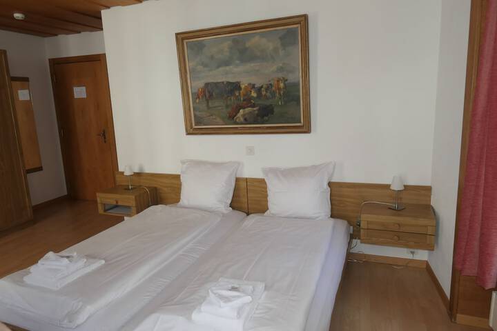 Room 3 of 49