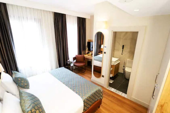 Room 42 of 110