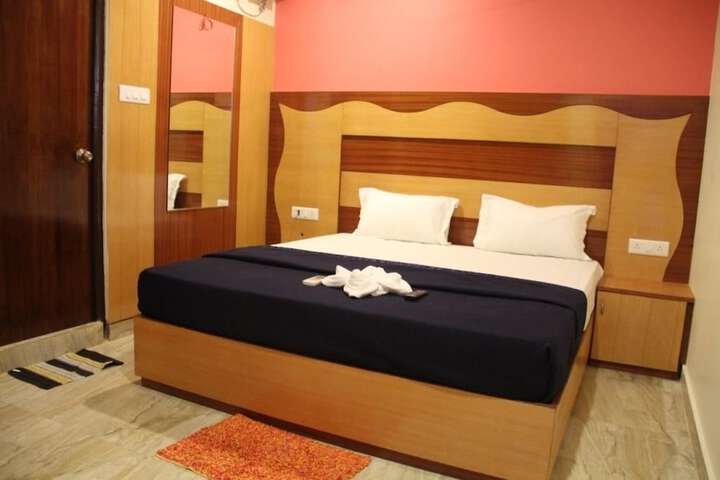 Room 6 of 10