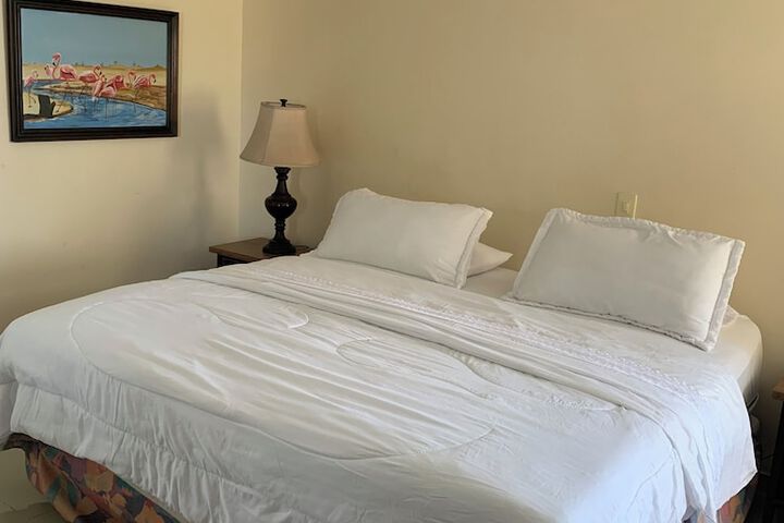 Room 28 of 76