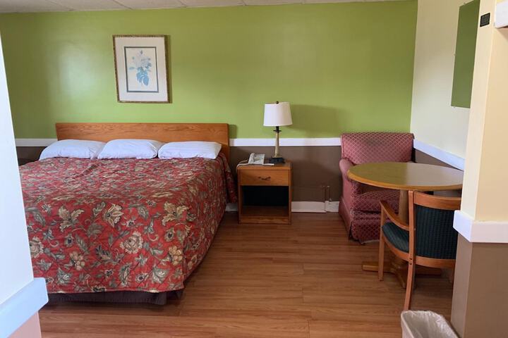 1 King Bed (5 of 12)