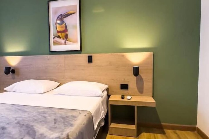 Room 5 of 38