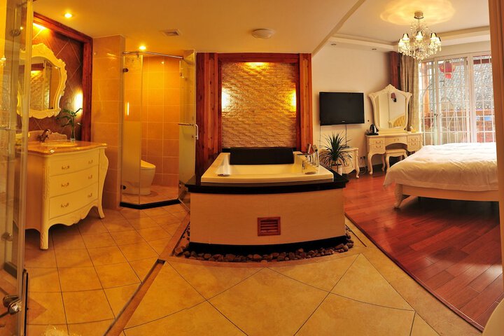 Room 6 of 26