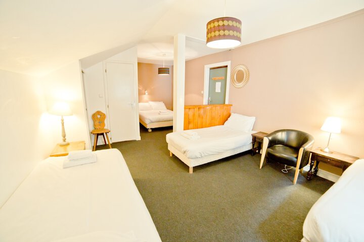 Room 2 of 33