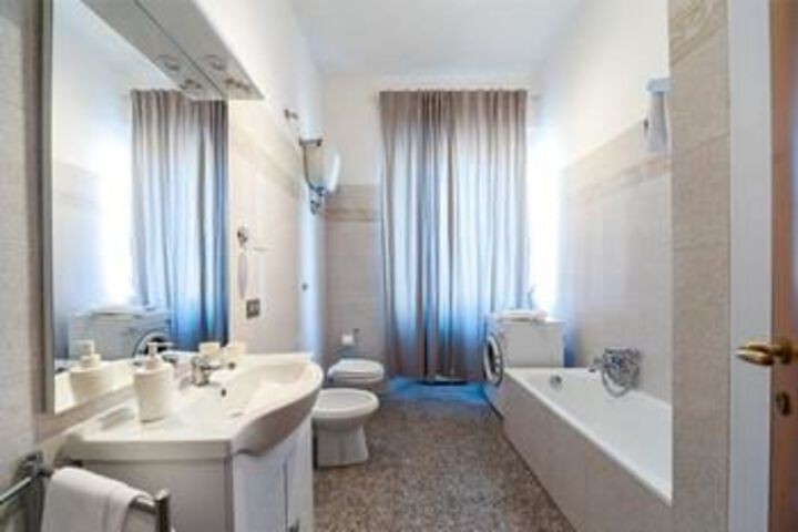 Room 4 of 25
