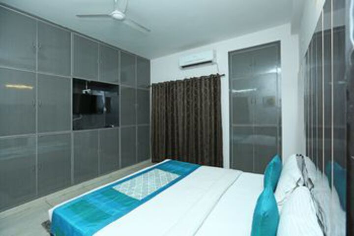 Room 13 of 25
