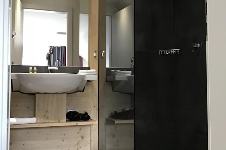 Room 12 of 25