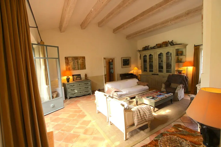 Room 4 of 16