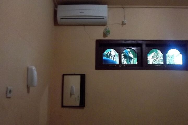 Room 9 of 13