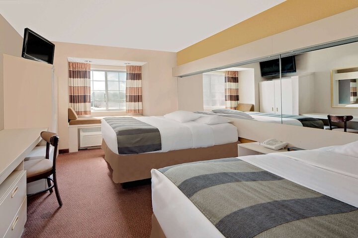 1 Queen Bed (16 of 22)