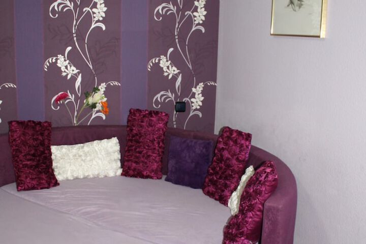 Room 1 of 26