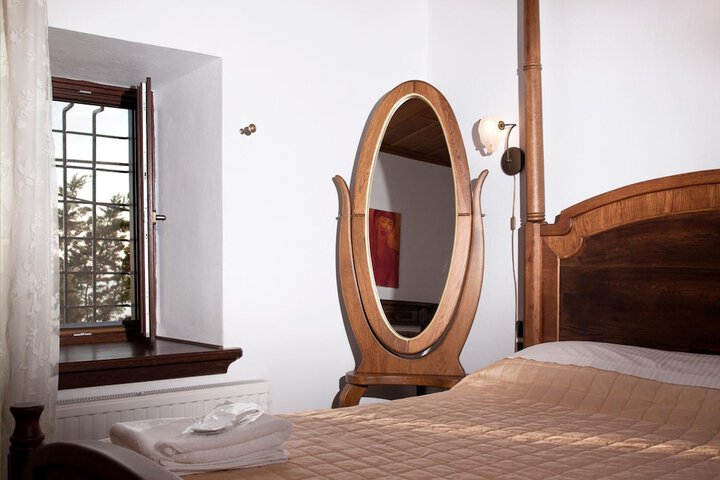 Room 10 of 51