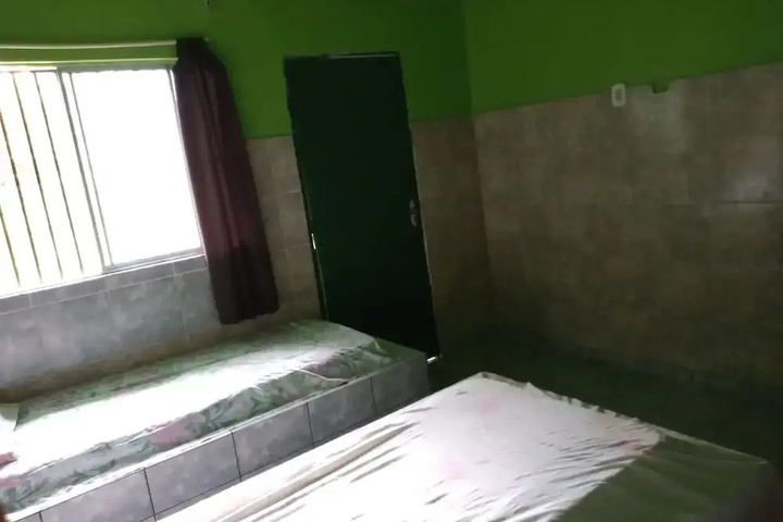Room 5 of 17
