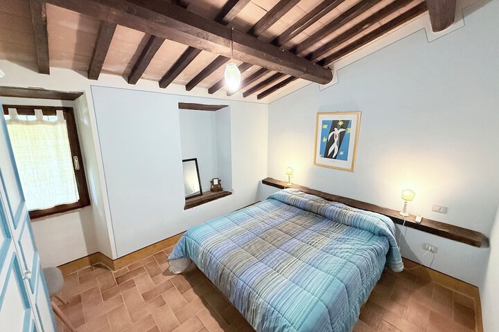 Room 13 of 83
