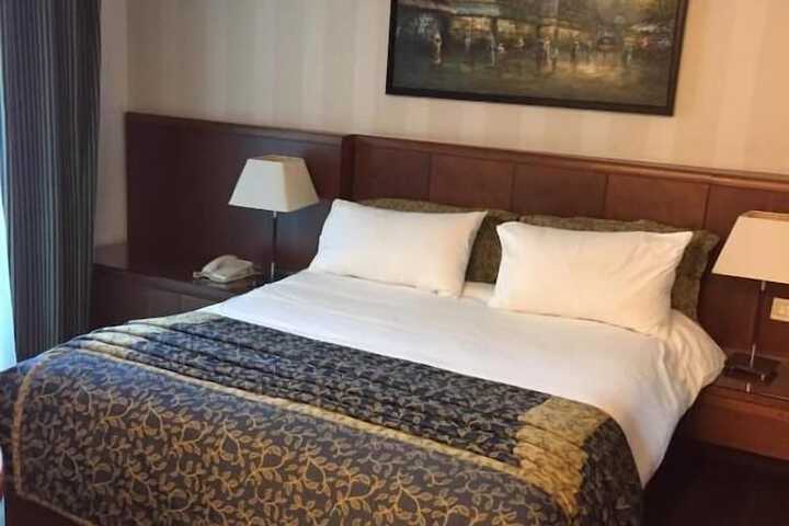 Room 12 of 38