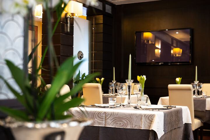Dining 56 of 81
