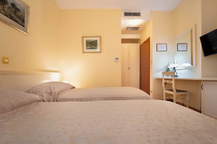 Room 6 of 49