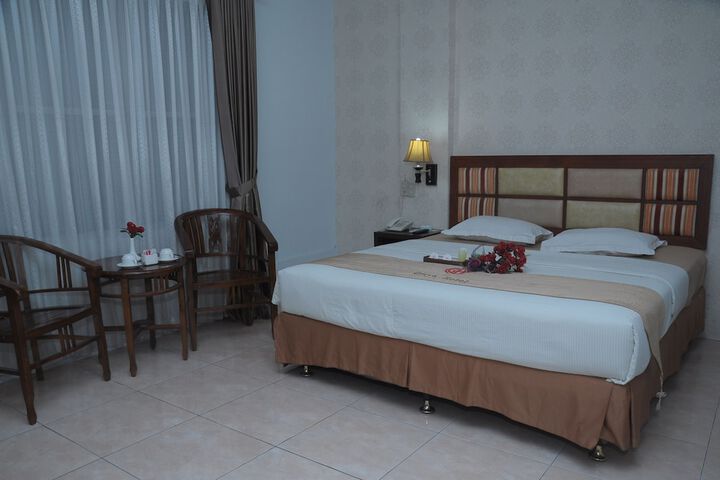 Room 5 of 14