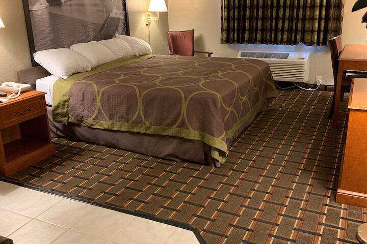 1 King Bed (16 of 17)