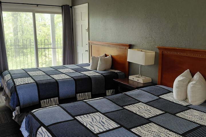 Room 3 of 8