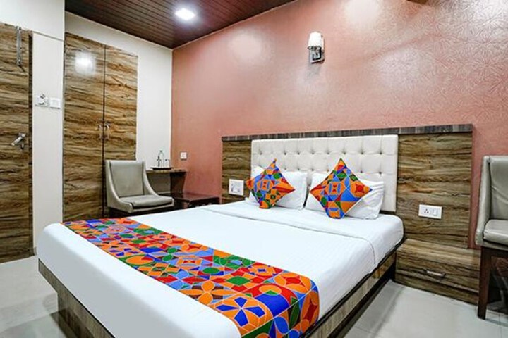 Room 4 of 28