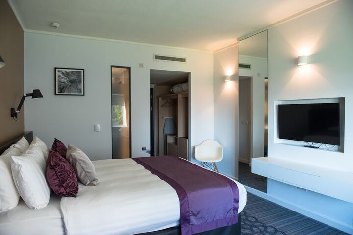 Room 12 of 50