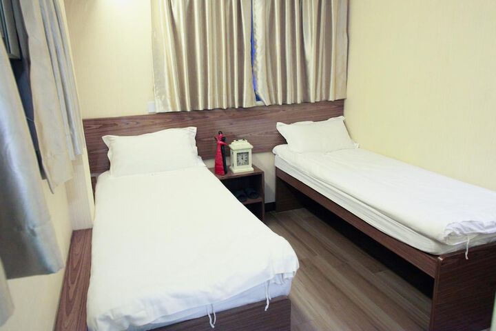 Room 15 of 42